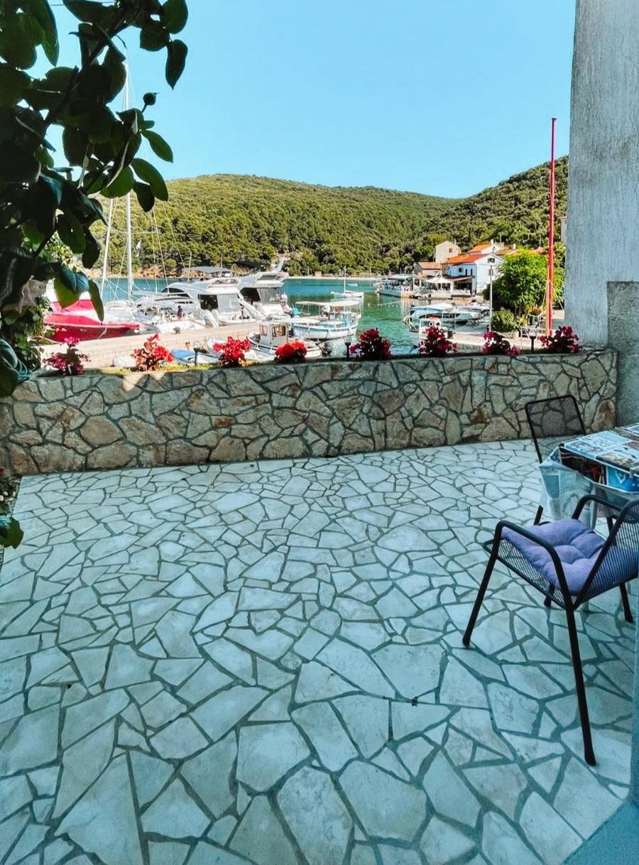 Guesthouse Porto Cres Exterior photo